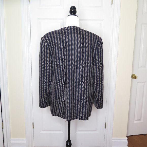 Pure Virgin Wool Vintage Coat - Picture 7 of 14